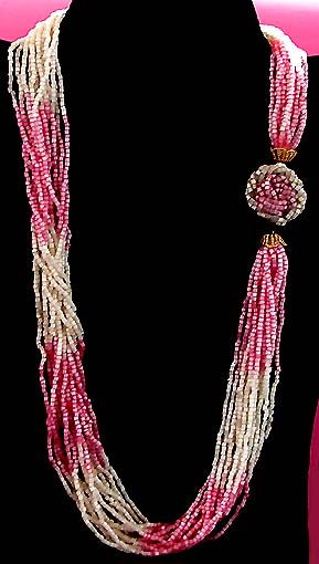 a beautiful vintage costume jewelry necklace unsigned