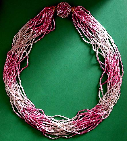 a beautiful vintage costume jewelry necklace unsigned
