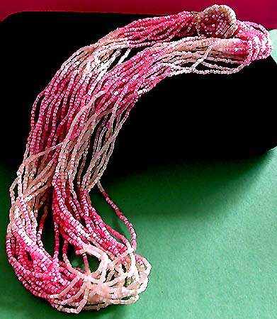 a beautiful vintage costume jewelry necklace unsigned