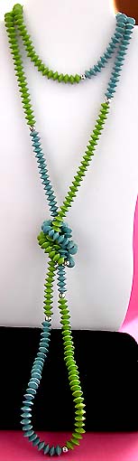 a beautiful vintage costume jewelry necklace unsigned
