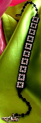 a beautiful vintage costume jewelry necklace unsigned