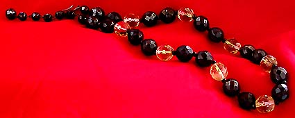 a beautiful vintage costume jewelry necklace unsigned