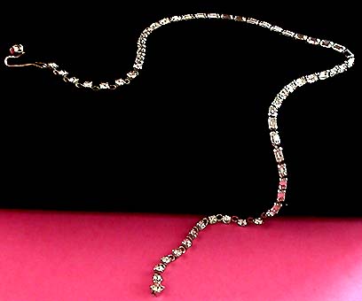 a beautiful vintage costume jewelry necklace unsigned