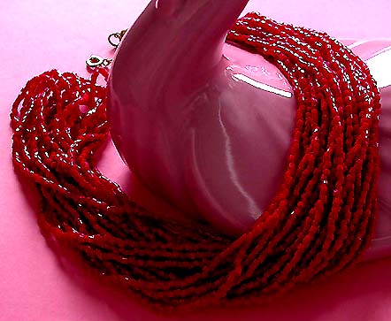 a beautiful vintage costume jewelry necklace unsigned