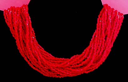 a beautiful vintage costume jewelry necklace unsigned