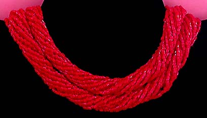 a beautiful vintage costume jewelry necklace unsigned