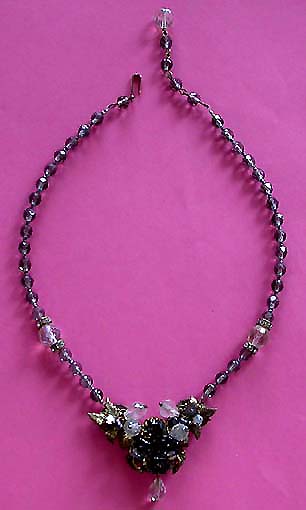 a beautiful vintage costume jewelry necklace unsigned