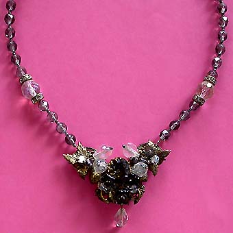 a beautiful vintage costume jewelry necklace unsigned