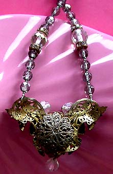 a beautiful vintage costume jewelry necklace unsigned