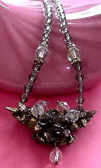 a beautiful vintage costume jewelry necklace unsigned
