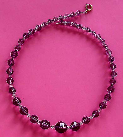 a beautiful vintage costume jewelry necklace unsigned