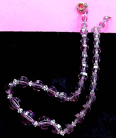a beautiful vintage costume jewelry necklace unsigned