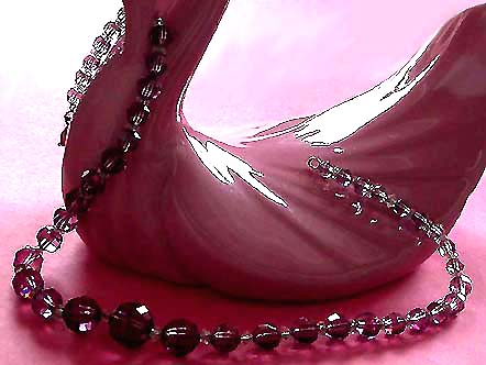 a beautiful vintage costume jewelry necklace unsigned