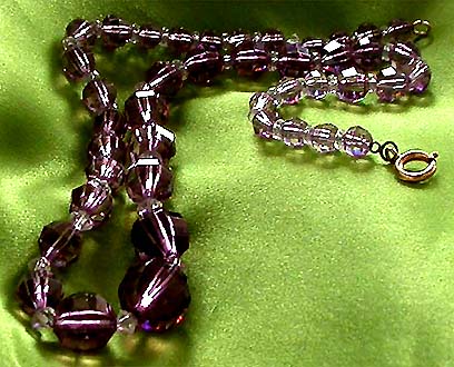 a beautiful vintage costume jewelry necklace unsigned