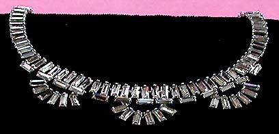 a beautiful vintage costume jewelry necklace unsigned