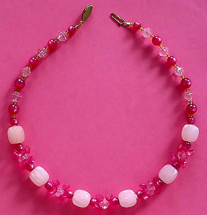 a beautiful vintage costume jewelry necklace unsigned