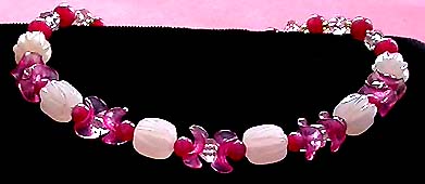 a beautiful vintage costume jewelry necklace unsigned