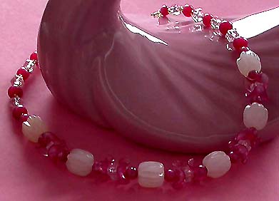 a beautiful vintage costume jewelry necklace unsigned