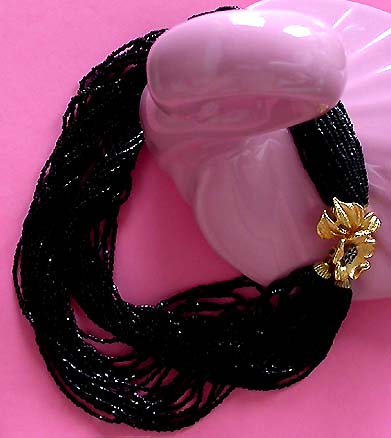 a beautiful vintage costume jewelry necklace unsigned