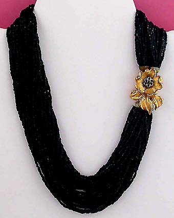a beautiful vintage costume jewelry necklace unsigned