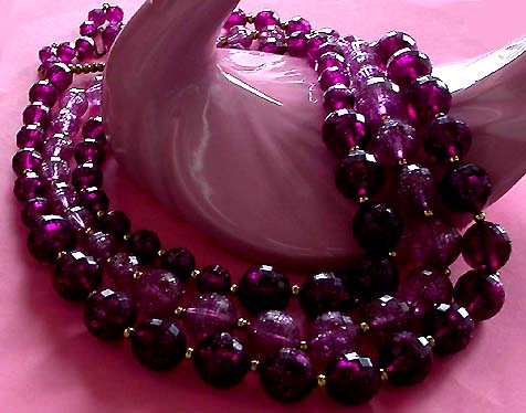 a beautiful vintage costume jewelry necklace unsigned