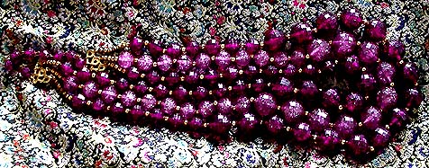 a beautiful vintage costume jewelry necklace unsigned