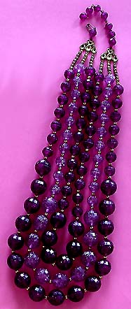 a beautiful vintage costume jewelry necklace unsigned