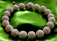a beautiful vintage costume jewelry Juliana necklace