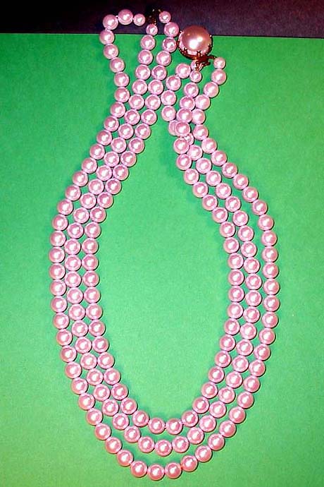 a beautiful vintage costume jewelry necklace Weiss
