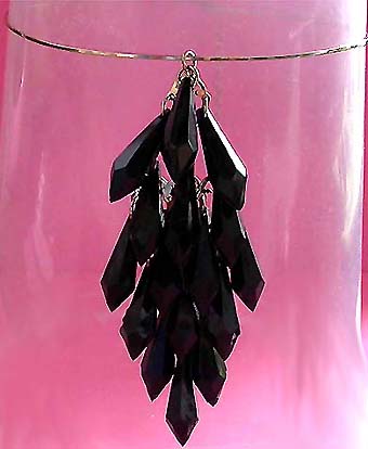 a beautiful vintage costume jewelry necklace unsigned