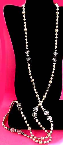 a beautiful vintage costume jewelry necklace unsigned