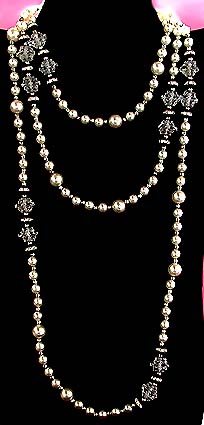 a beautiful vintage costume jewelry necklace unsigned