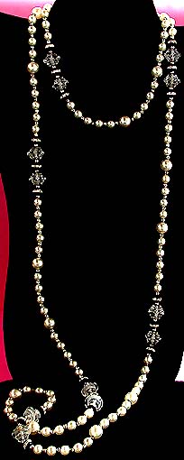 a beautiful vintage costume jewelry necklace unsigned