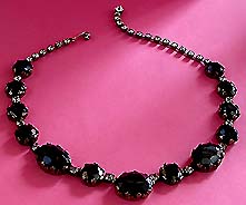 a beautiful vintage costume jewelry choker necklace unsigned