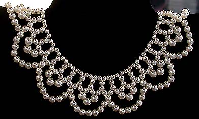 a beautiful vintage costume jewelry necklace unsigned