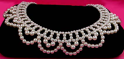 a beautiful vintage costume jewelry necklace unsigned