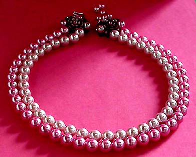 a beautiful vintage costume jewelry necklace unsigned