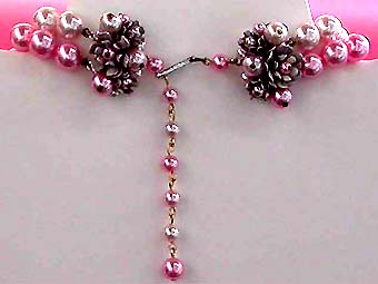 a beautiful vintage costume jewelry necklace unsigned