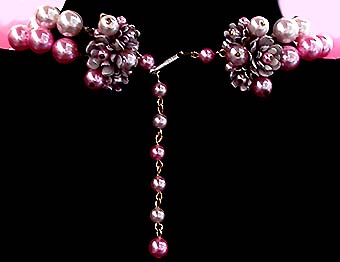 a beautiful vintage costume jewelry necklace unsigned