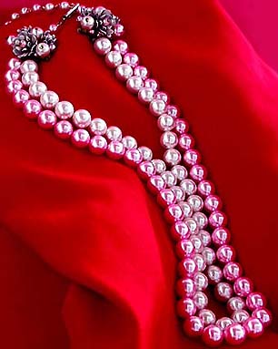 a beautiful vintage costume jewelry necklace unsigned