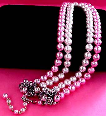 a beautiful vintage costume jewelry necklace unsigned