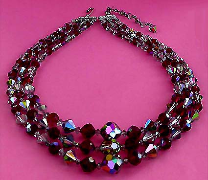a beautiful vintage costume jewelry necklace unsigned