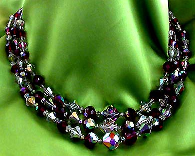 a beautiful vintage costume jewelry necklace unsigned