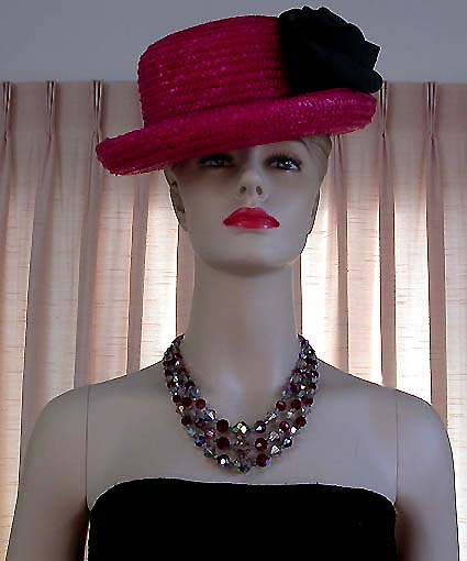 a beautiful vintage costume jewelry necklace unsigned