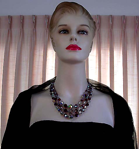 a beautiful vintage costume jewelry necklace unsigned