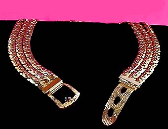 a beautiful vintage costume jewelry necklace unsigned