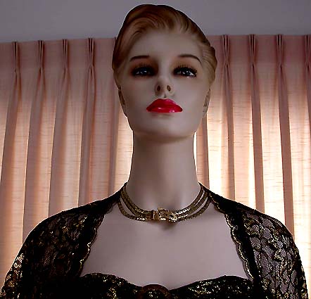 a beautiful vintage costume jewelry necklace unsigned