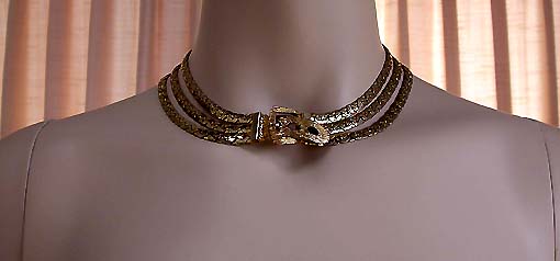 a beautiful vintage costume jewelry necklace unsigned