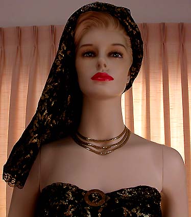a beautiful vintage costume jewelry necklace unsigned