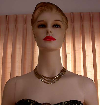 a beautiful vintage costume jewelry necklace unsigned